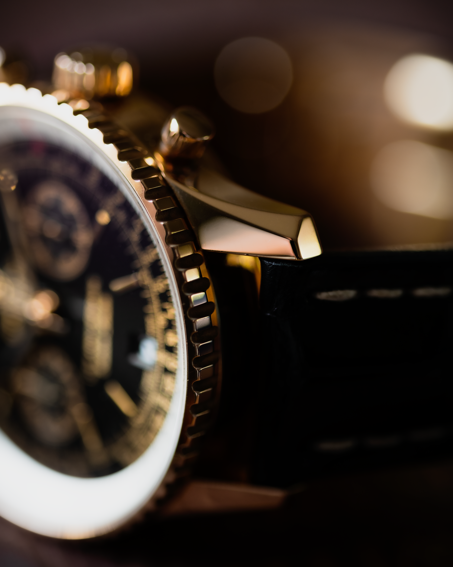 a gold cased breitling and its lugs